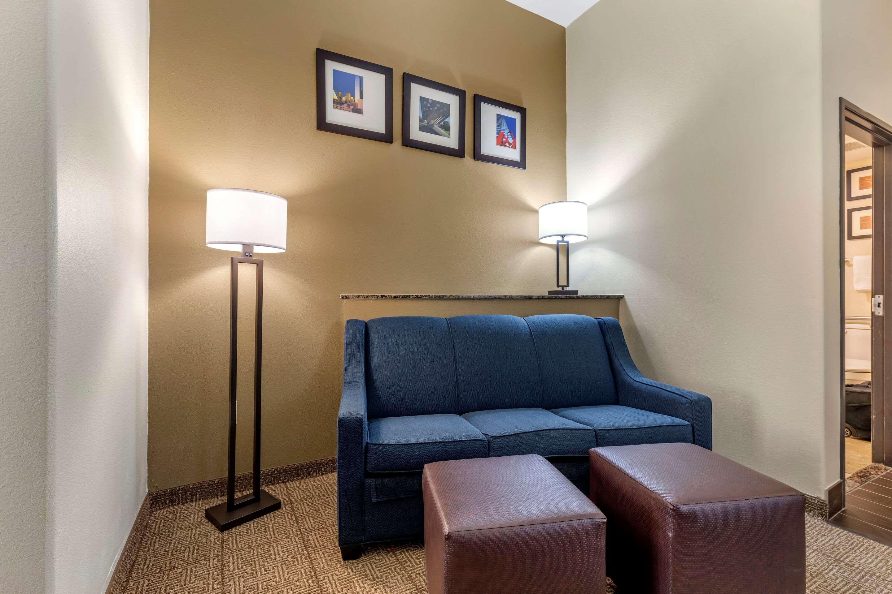 คอมฟอร์ต สวีท เวสต์ ดัลลัส ค็อคเรล ฮิลล์ Hotel ภายนอก รูปภาพ