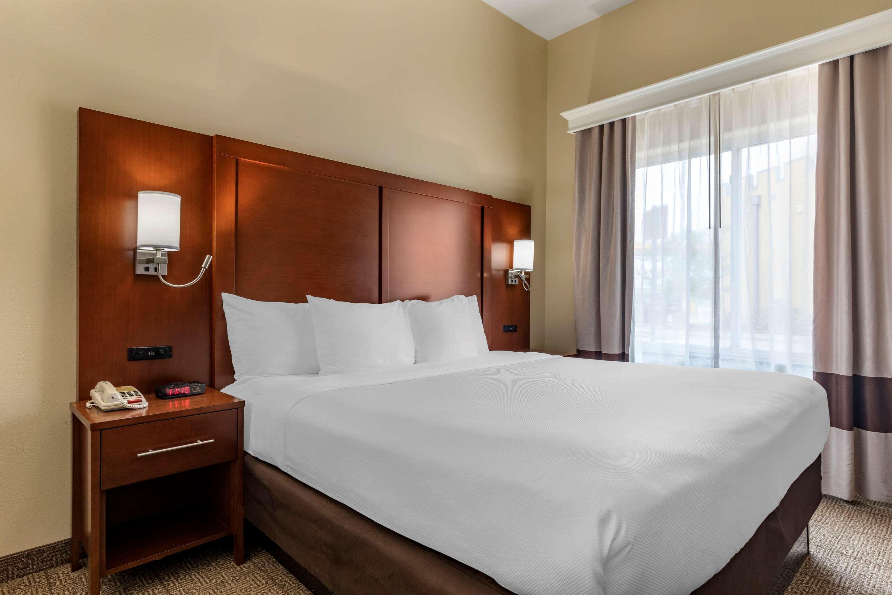 คอมฟอร์ต สวีท เวสต์ ดัลลัส ค็อคเรล ฮิลล์ Hotel ภายนอก รูปภาพ