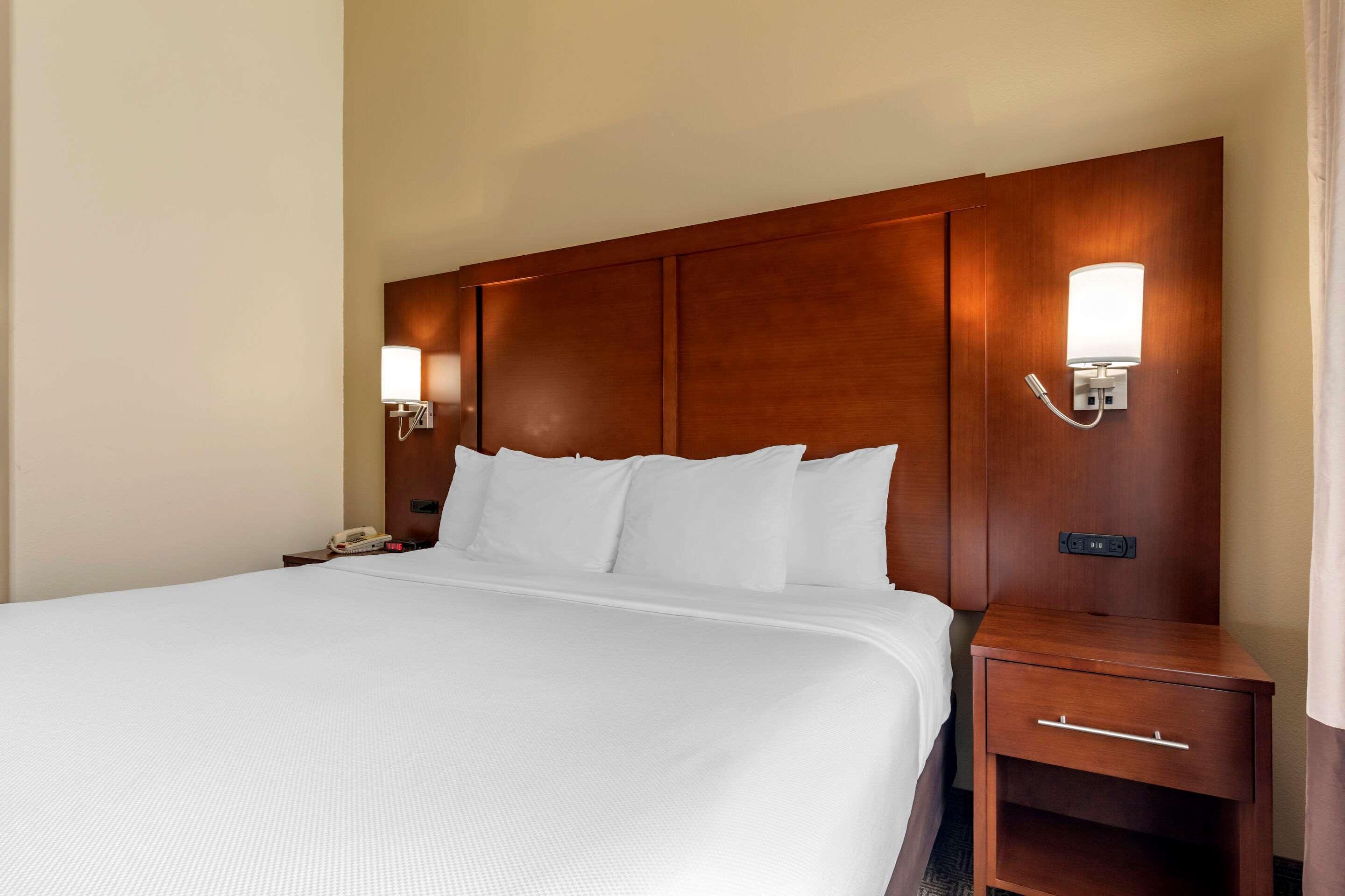 คอมฟอร์ต สวีท เวสต์ ดัลลัส ค็อคเรล ฮิลล์ Hotel ภายนอก รูปภาพ