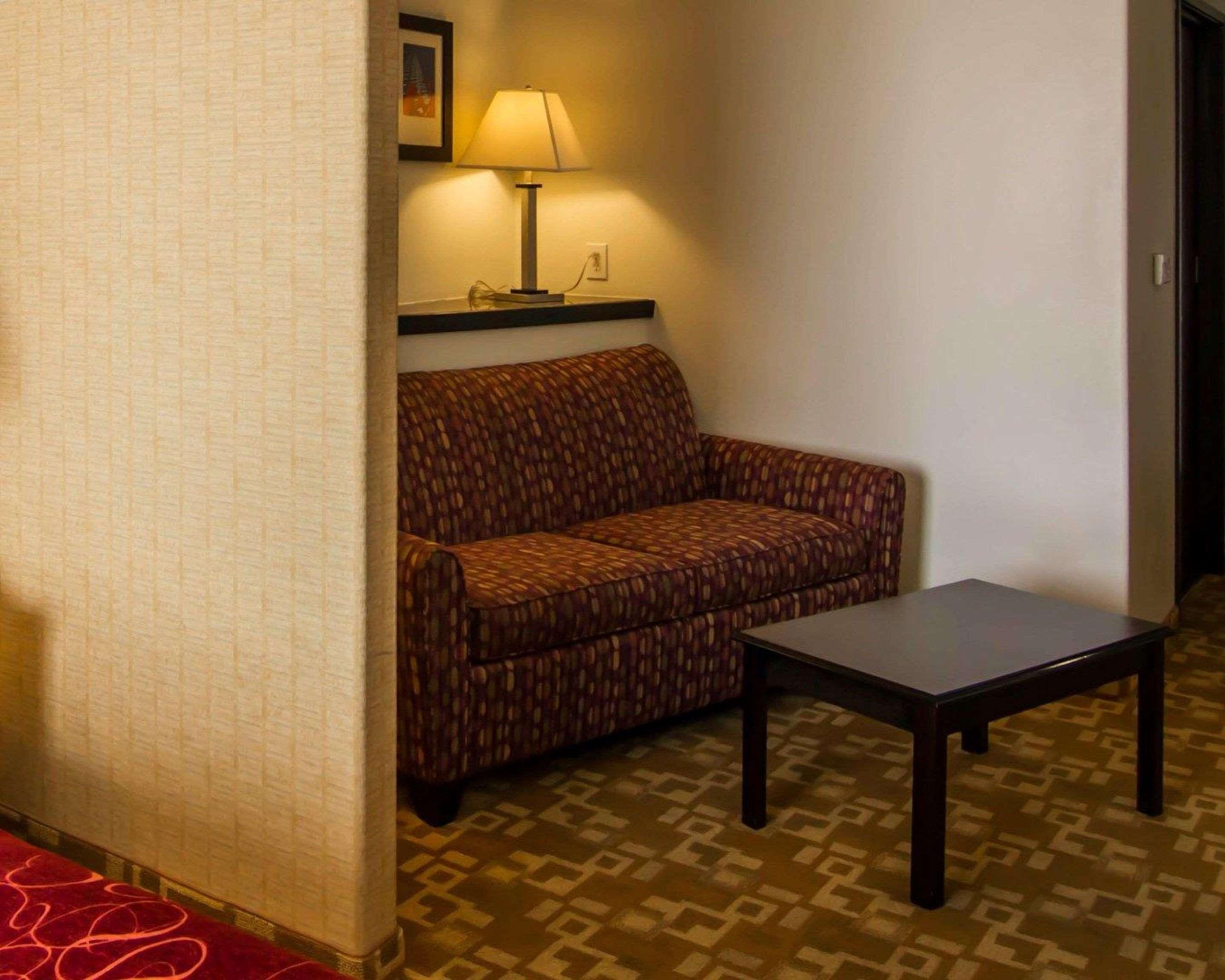 คอมฟอร์ต สวีท เวสต์ ดัลลัส ค็อคเรล ฮิลล์ Hotel ภายนอก รูปภาพ