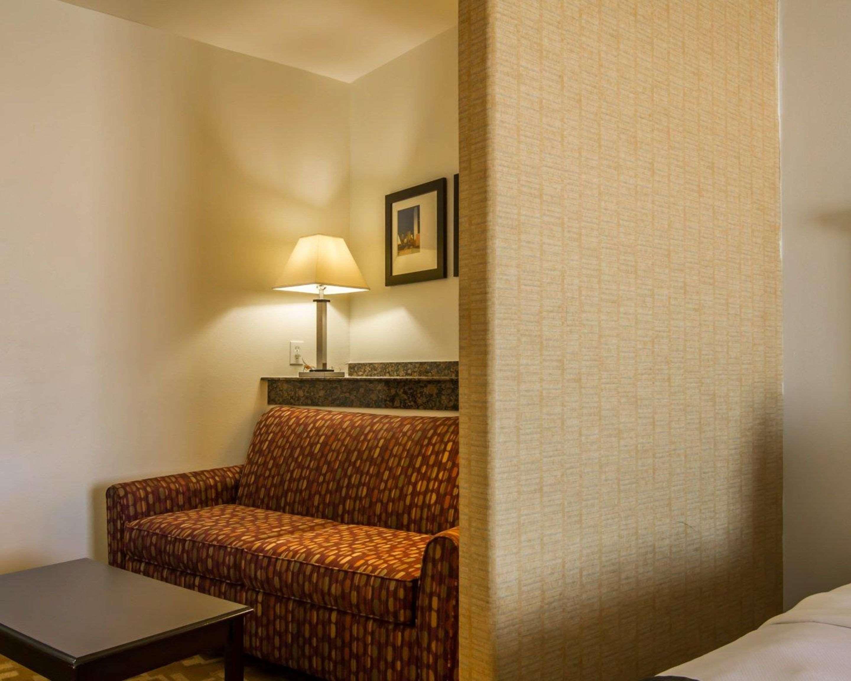 คอมฟอร์ต สวีท เวสต์ ดัลลัส ค็อคเรล ฮิลล์ Hotel ภายนอก รูปภาพ