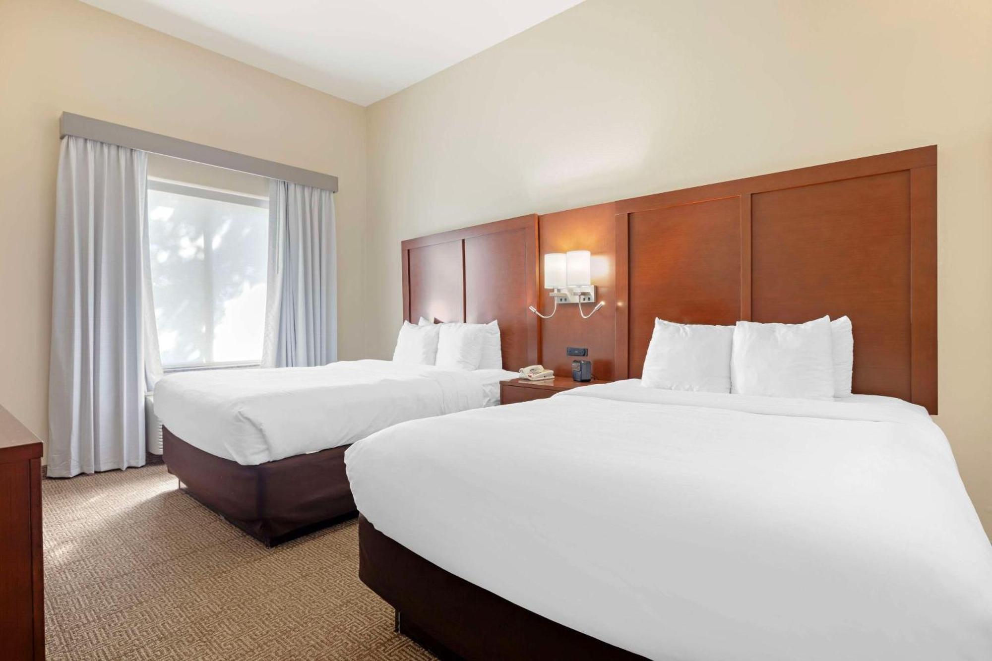 คอมฟอร์ต สวีท เวสต์ ดัลลัส ค็อคเรล ฮิลล์ Hotel ภายนอก รูปภาพ